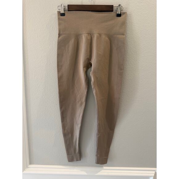 Set Active Beige/Tan Sculptflex Leggings Sz Medium Seamless Ribbed Sides - Picture 1 of 6